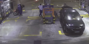 Carro%20explode%20em%20posto%20de%20gasolina%20e%20deixa%20um%20morto